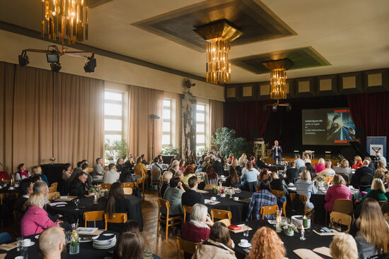 Telpas 100 + personām